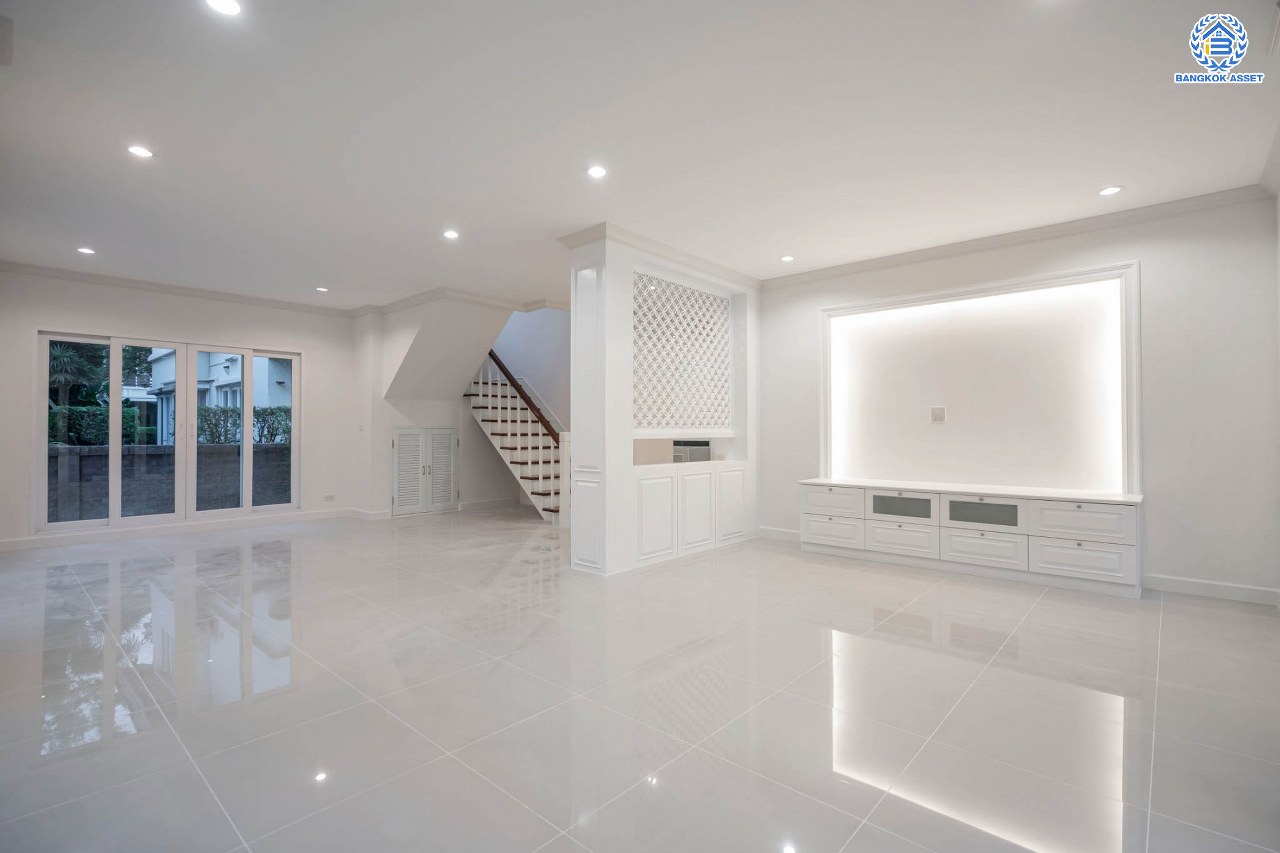 บ้านมือสองตกแต่งใหม่ โครงการ คาซ่าแกรนด์ รัตนาธิเบศร์-ราชพฤกษ์ บ้านเดี่ยวจากแบรนด์ Q.House เนื้อที่ 70 ตร.ว. ฟังก์ชัน 3 ห้องนอน 4 ห้องน้ำ 1 ห้องแม่บ้าน จอดรถได้ถึง 2 คัน พร้อม Facilities ครบครัน บนทำเลเดินทางสะดวก ติดถนนราชพฤกษ์ ใกล้เซ็นทรัลเวสต์เกต และรถไฟฟ้าสายสีม่วง "สถานีบางรักใหญ่"